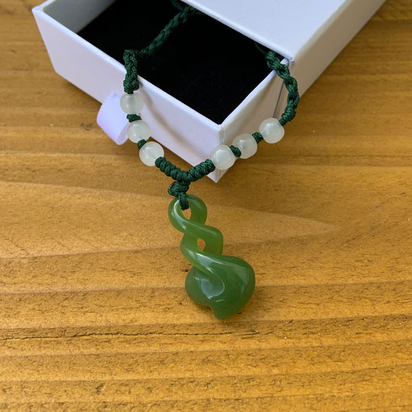 jade nephrite collier vert