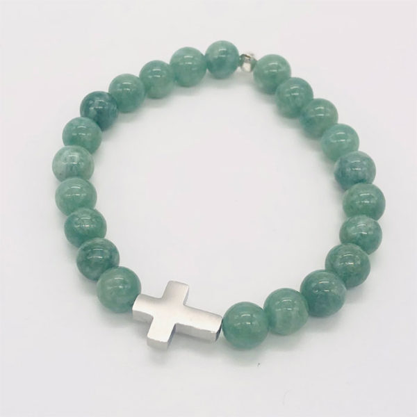 bracelet en jade avec croix